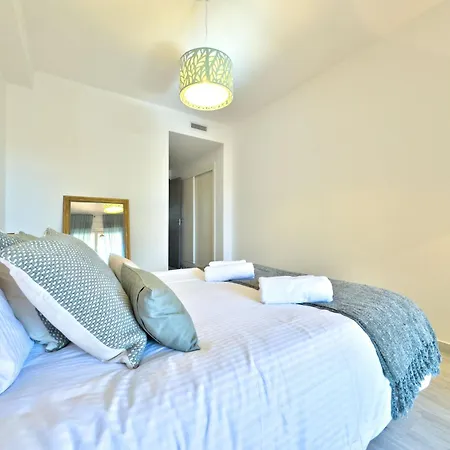 Apartamento En Zona Cabopino Marbella